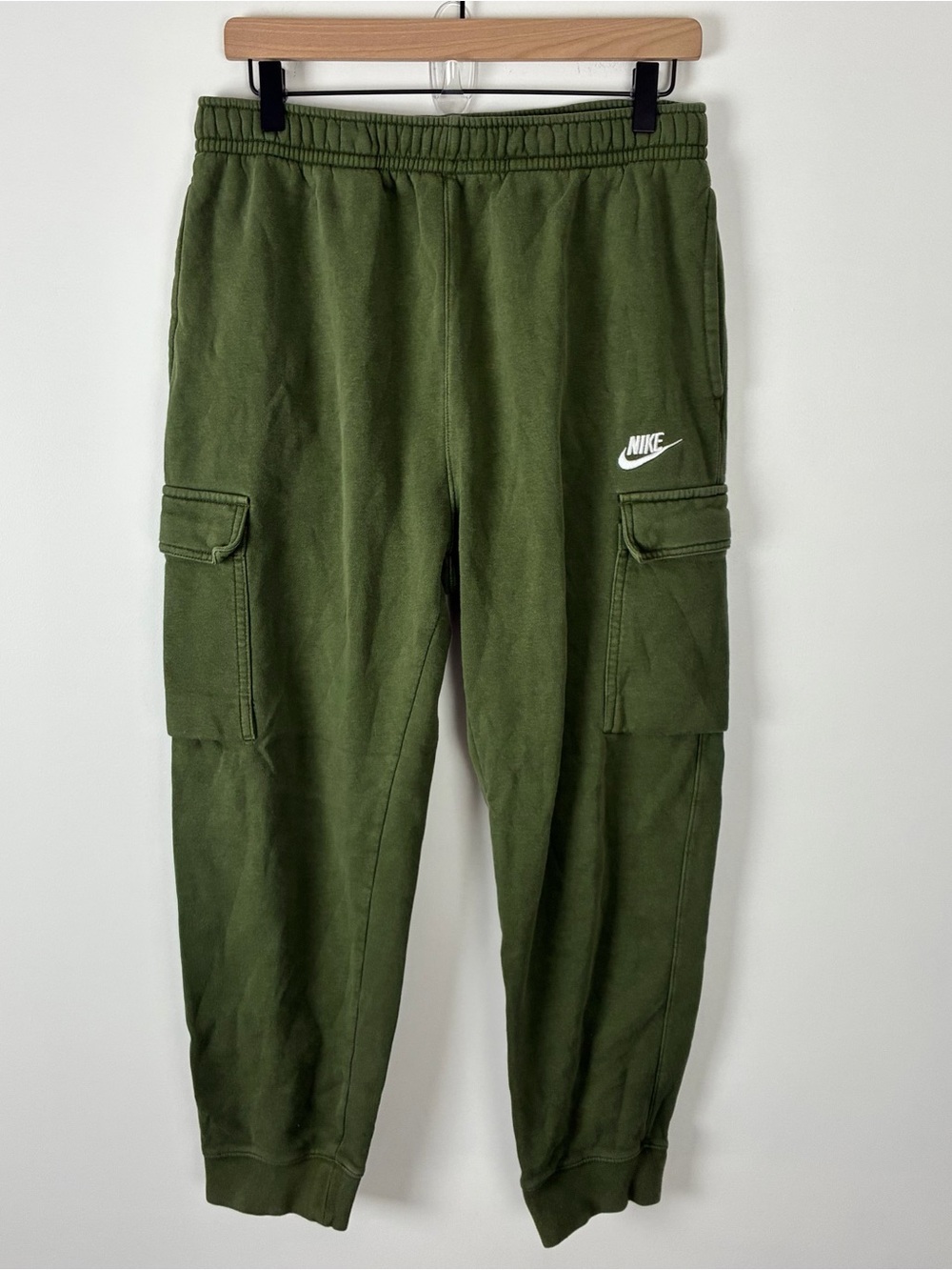 Nike Men's Olive Green Club Fleece Cargo Pants Loungewear Athleisure M